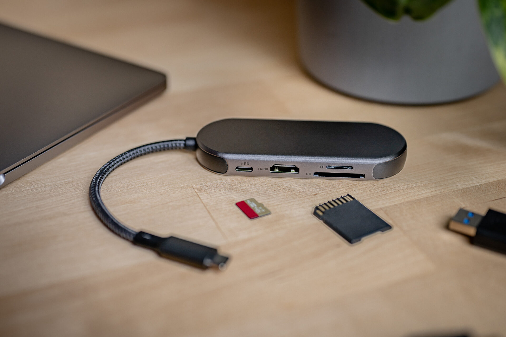 newell-7-in-1-hub-usb-c-hdmi-4k-graphite-100w-pd image 6