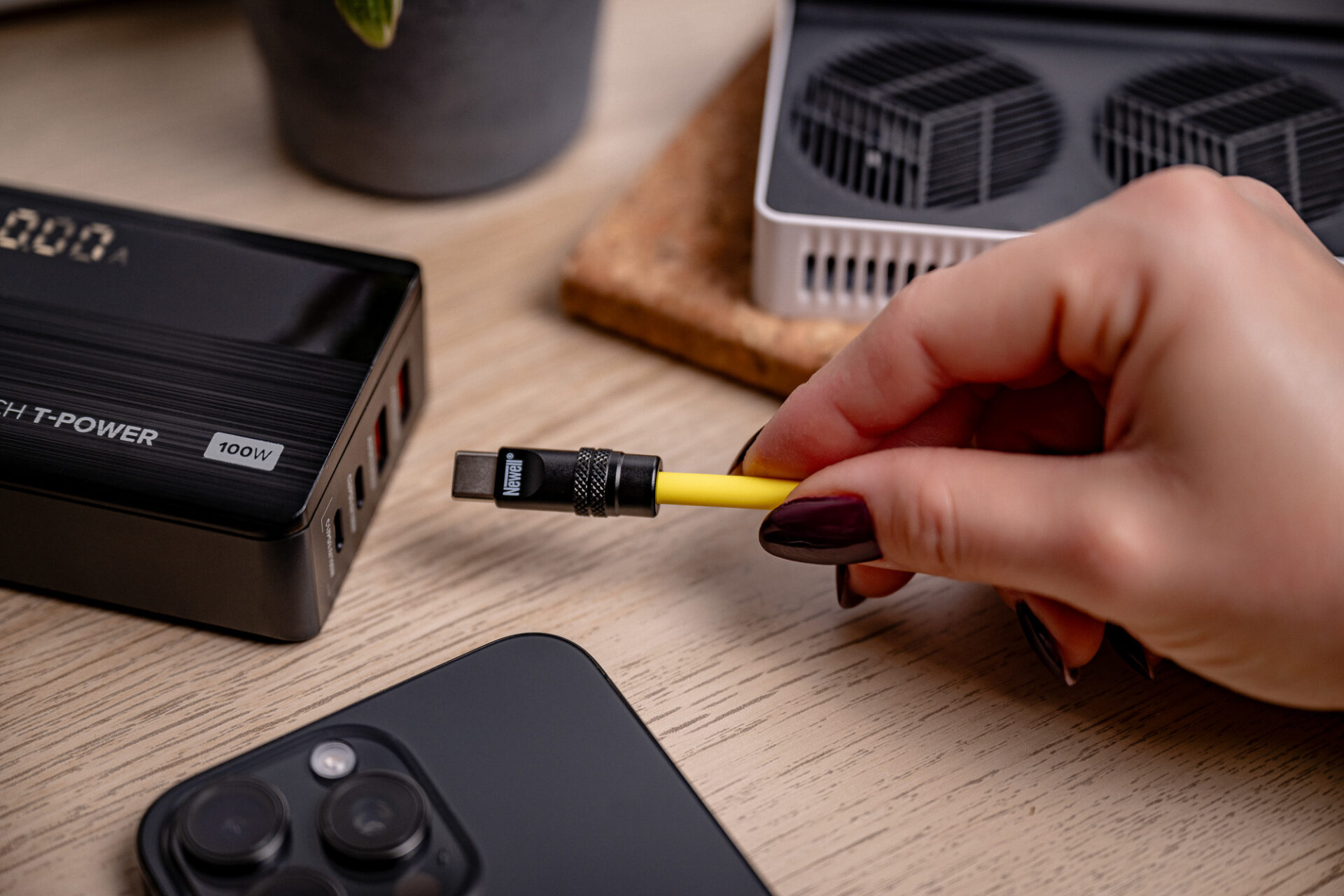 newell-usb-c-spiralkabel-100-w-1-5-m-gelb-schwarz image 6