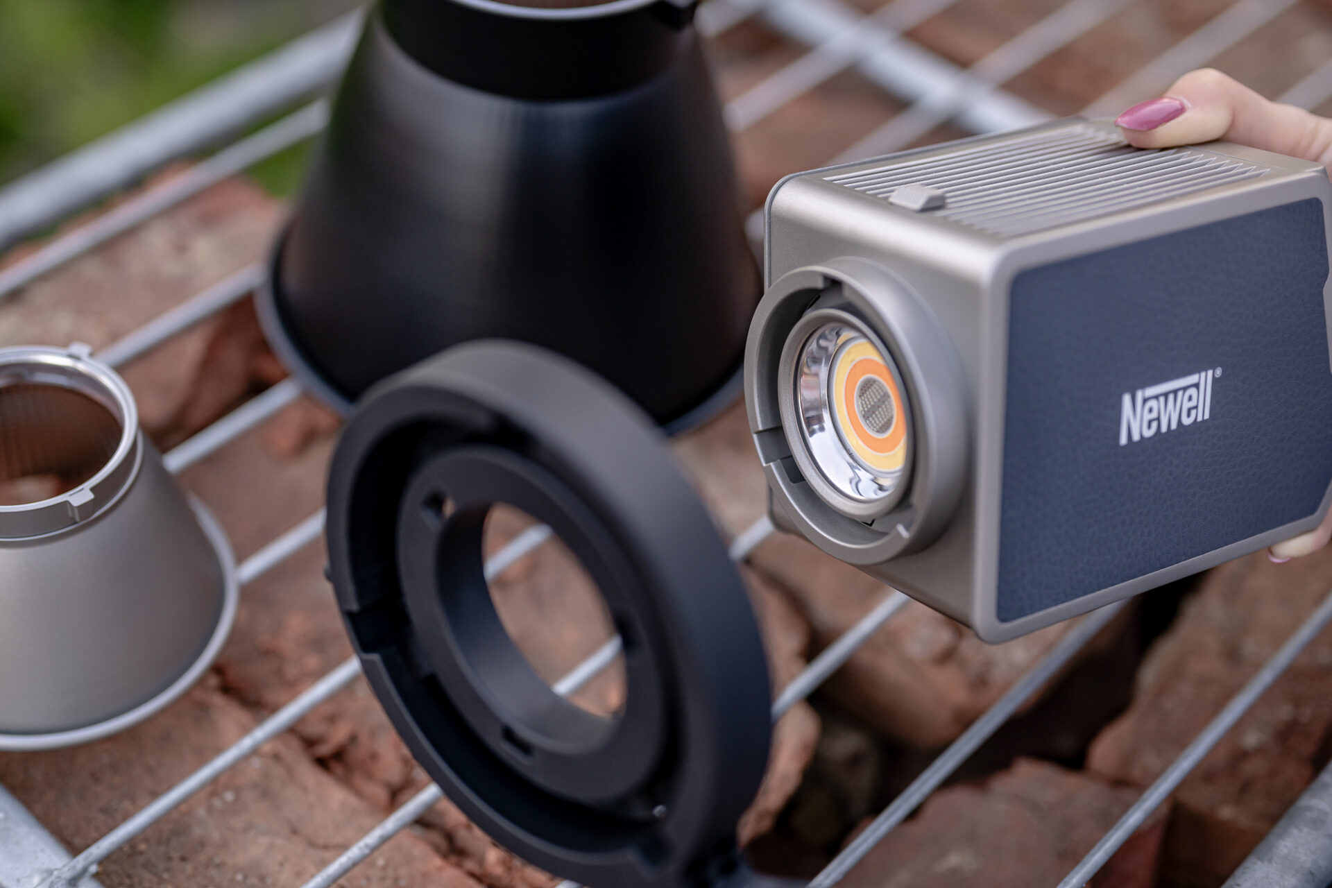 newell-fm-adapter-bowens-auf-mini-bowens-lichtformer image 7