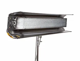 kino-flo-freestyle-cfx-f482-led-leuchte-komplettset-silber image 1