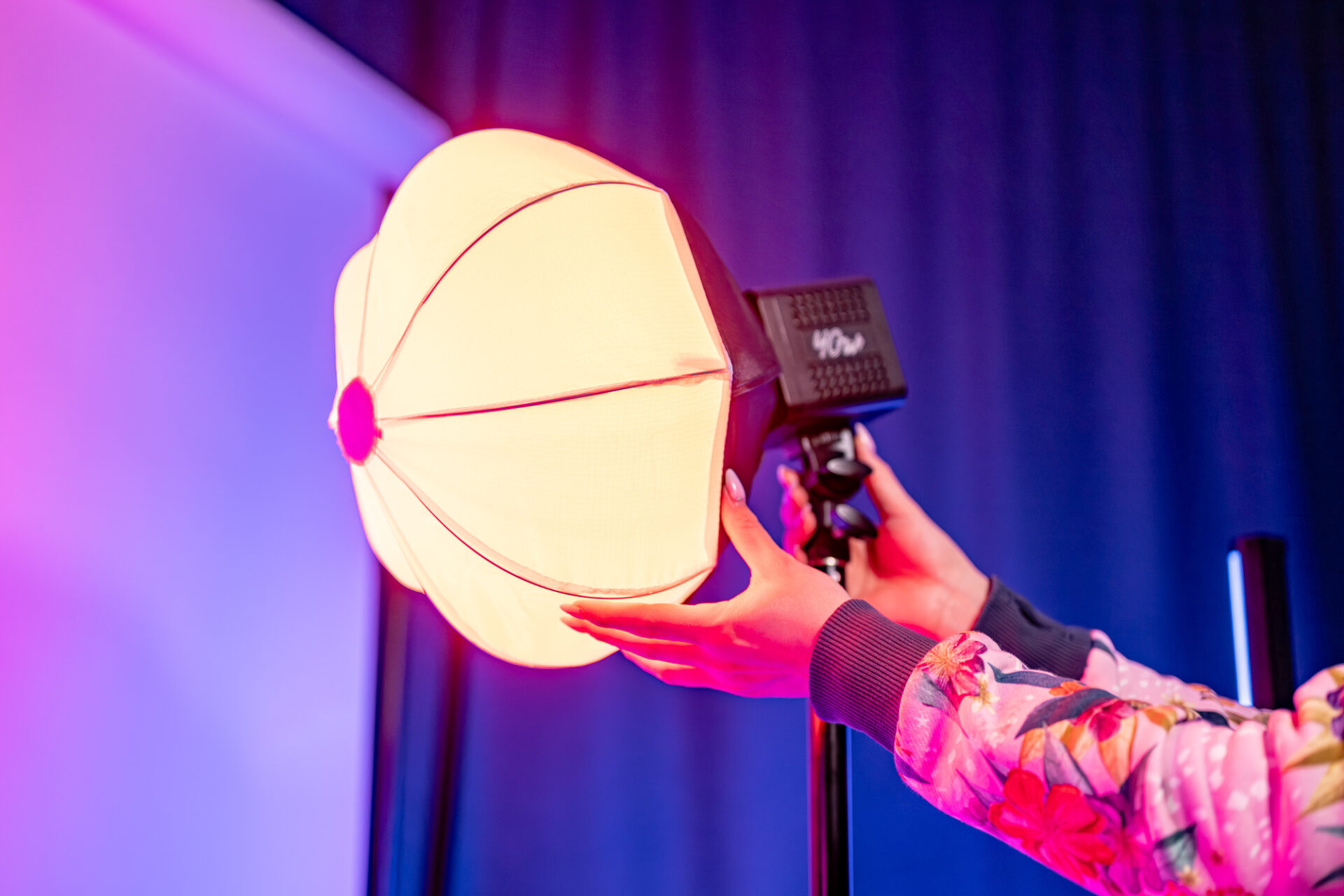 newell-mini-bowens-softbox-30cm-lantern-f-r-tara-40 image 6