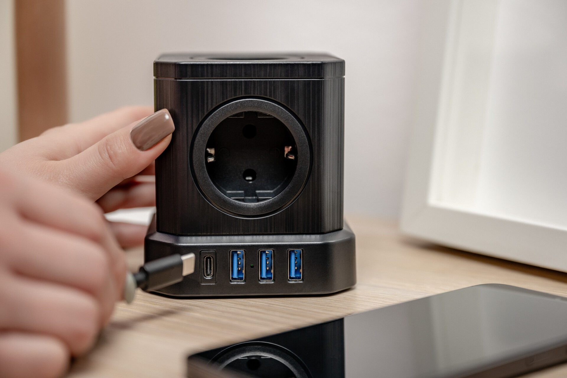 newell-gan-power-cube-9in1-steckdosenw-rfel-schwarz-usb image 8