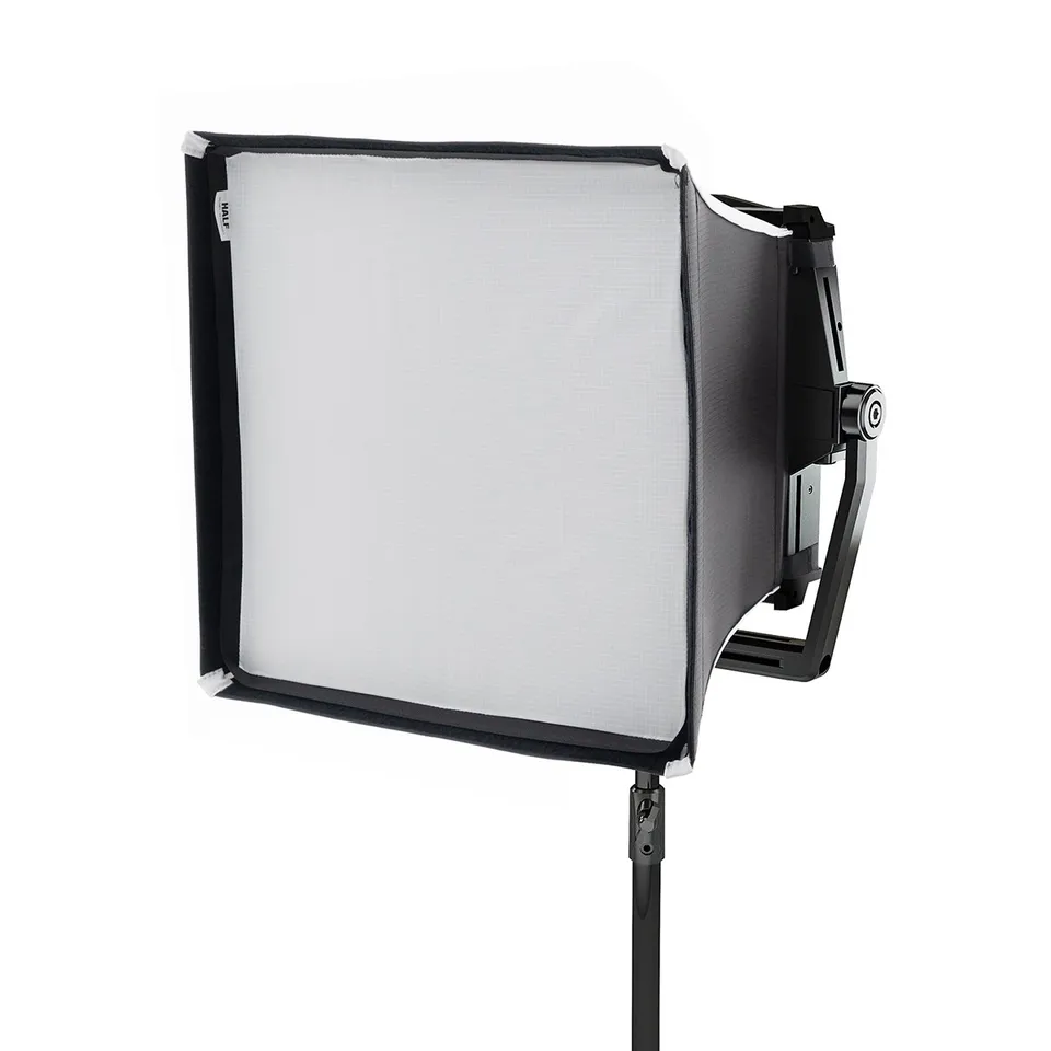 litepanels-astra-ip-1x1-snapbag-softbox-led-lichtformer image 1