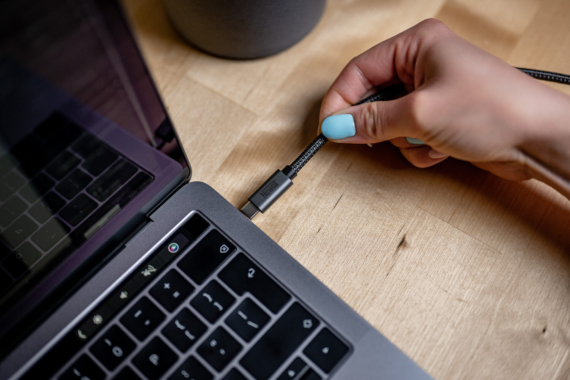 newell-usb-c-3-2-gen-2-kabel-2-m-100w-pd-graphite image 6