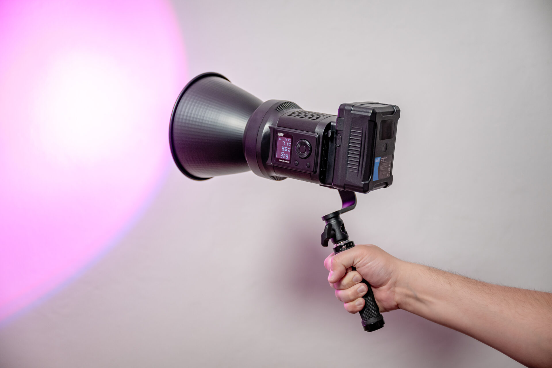 newell-pravaha-max-135-rgb-led-studiolicht-105w-bowens image 7