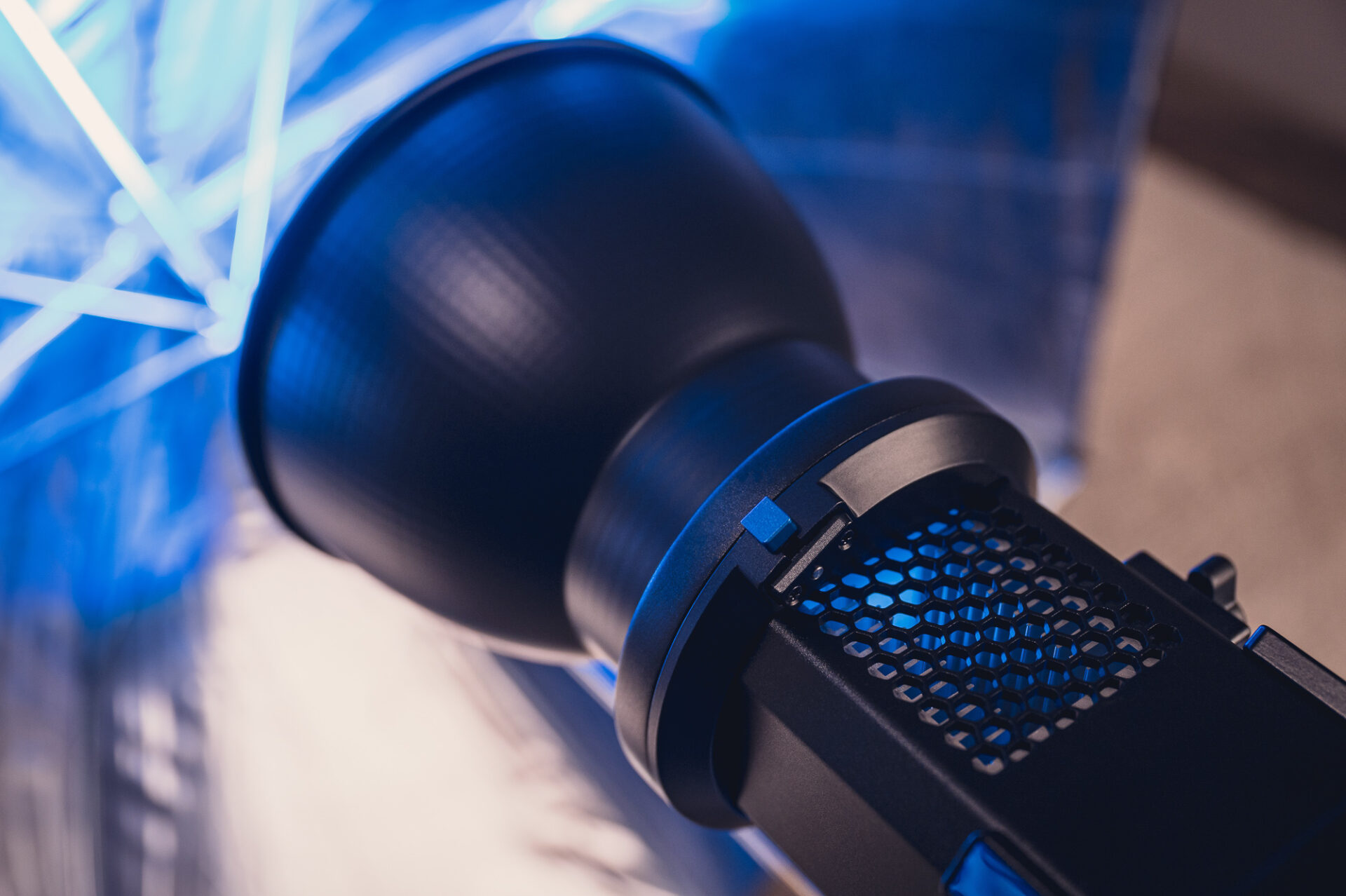 newell-pravaha-rgb-led-licht-bowens-mit-app-und-effekten image 5