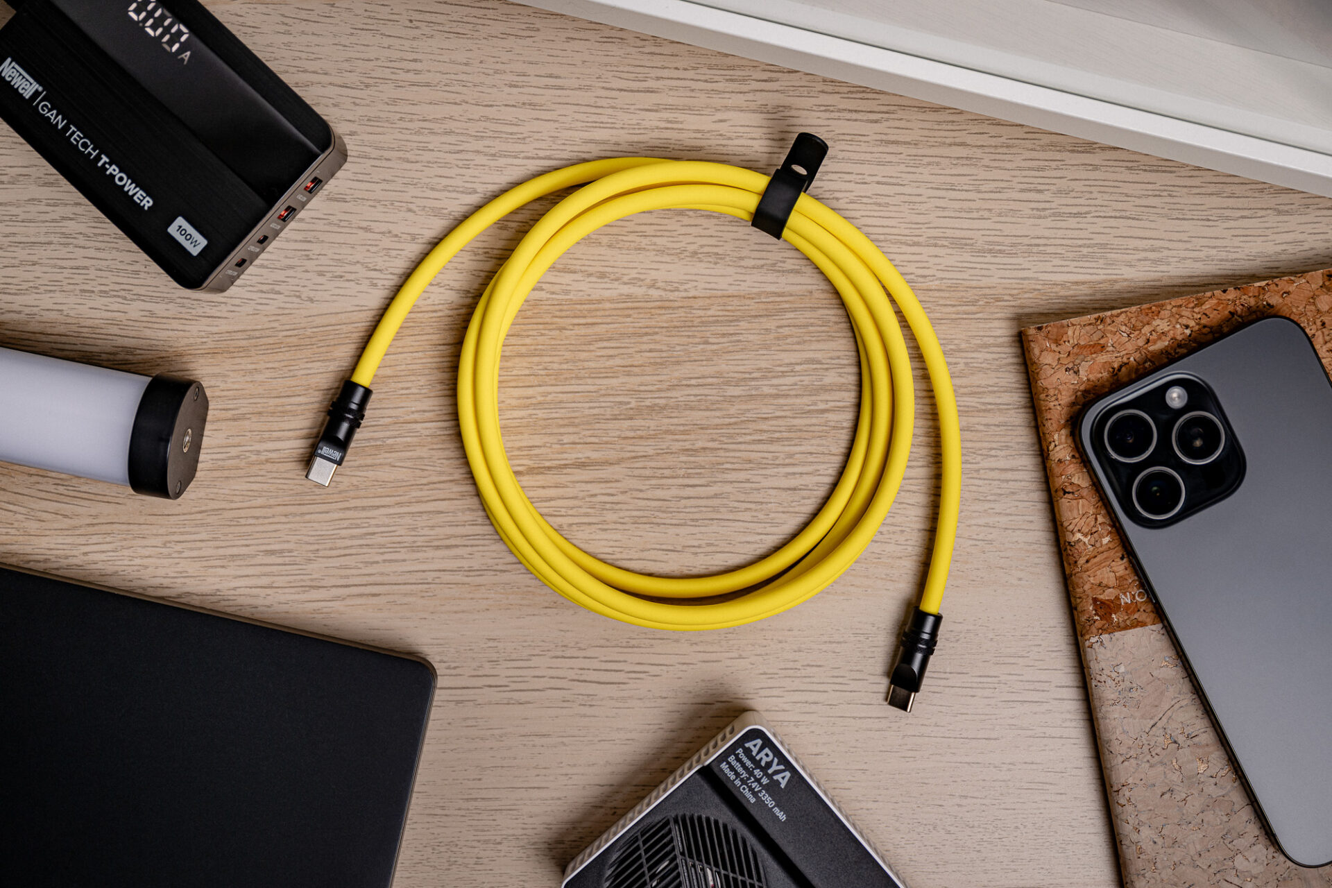 newell-usb-c-auf-usb-c-100w-kabel-2m-gelb-schwarz-silikon image 6