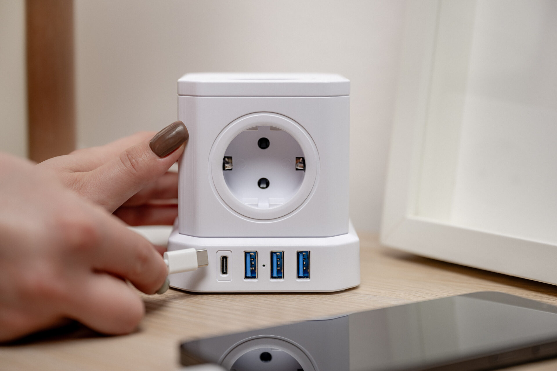 newell-gan-power-cube-9in1-steckdose-wei-usb-c-usb-a image 8