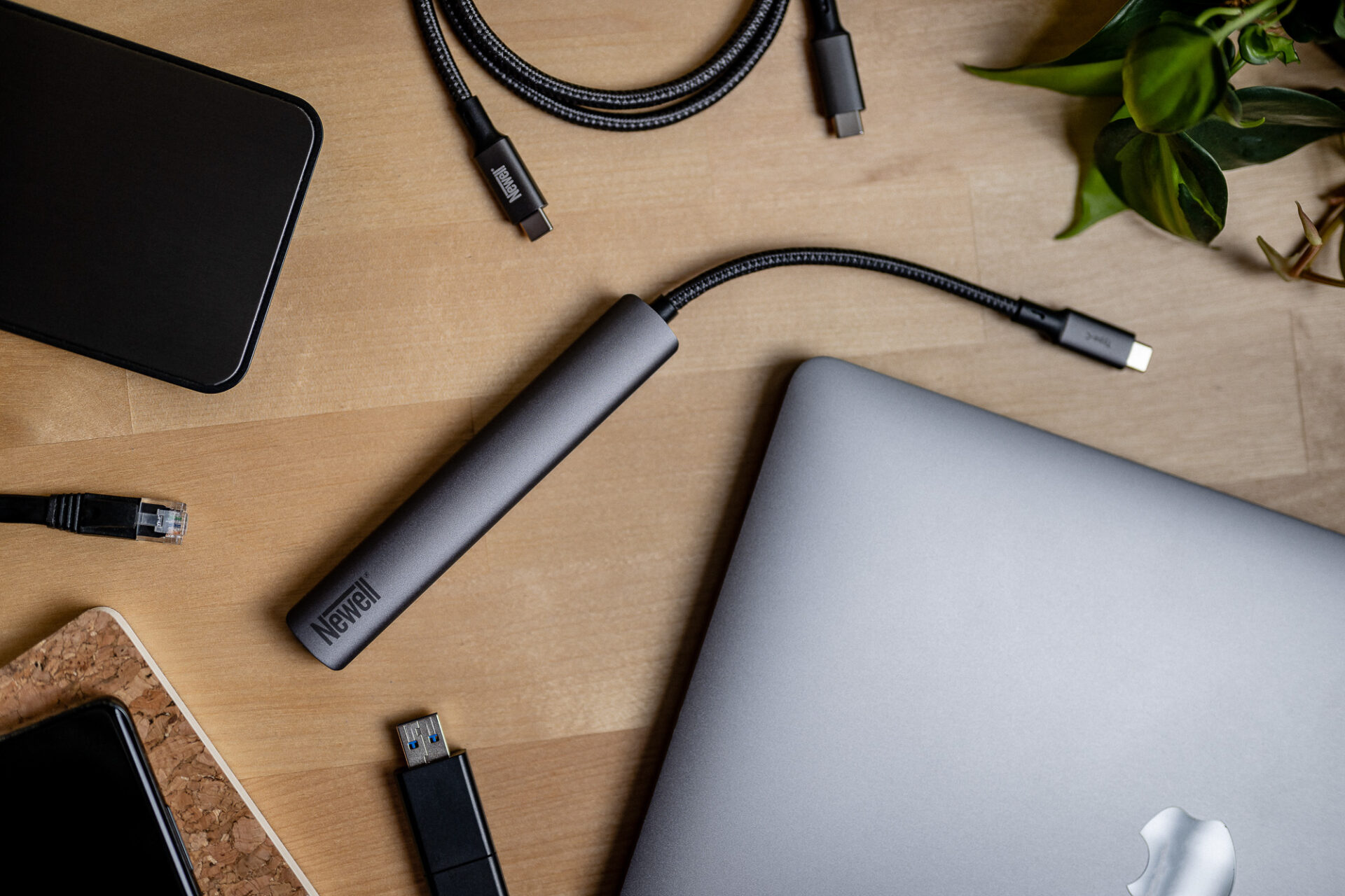 newell-6-in-1-hub-usb-c-adapter-graphite-hdmi-4k-60hz image 6