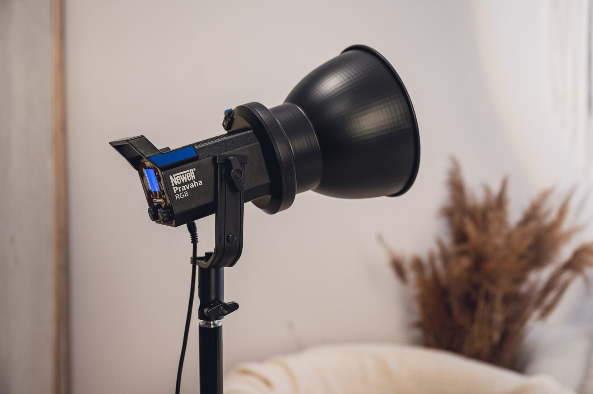 newell-pravaha-rgb-led-licht-bowens-mit-app-und-effekten image 8