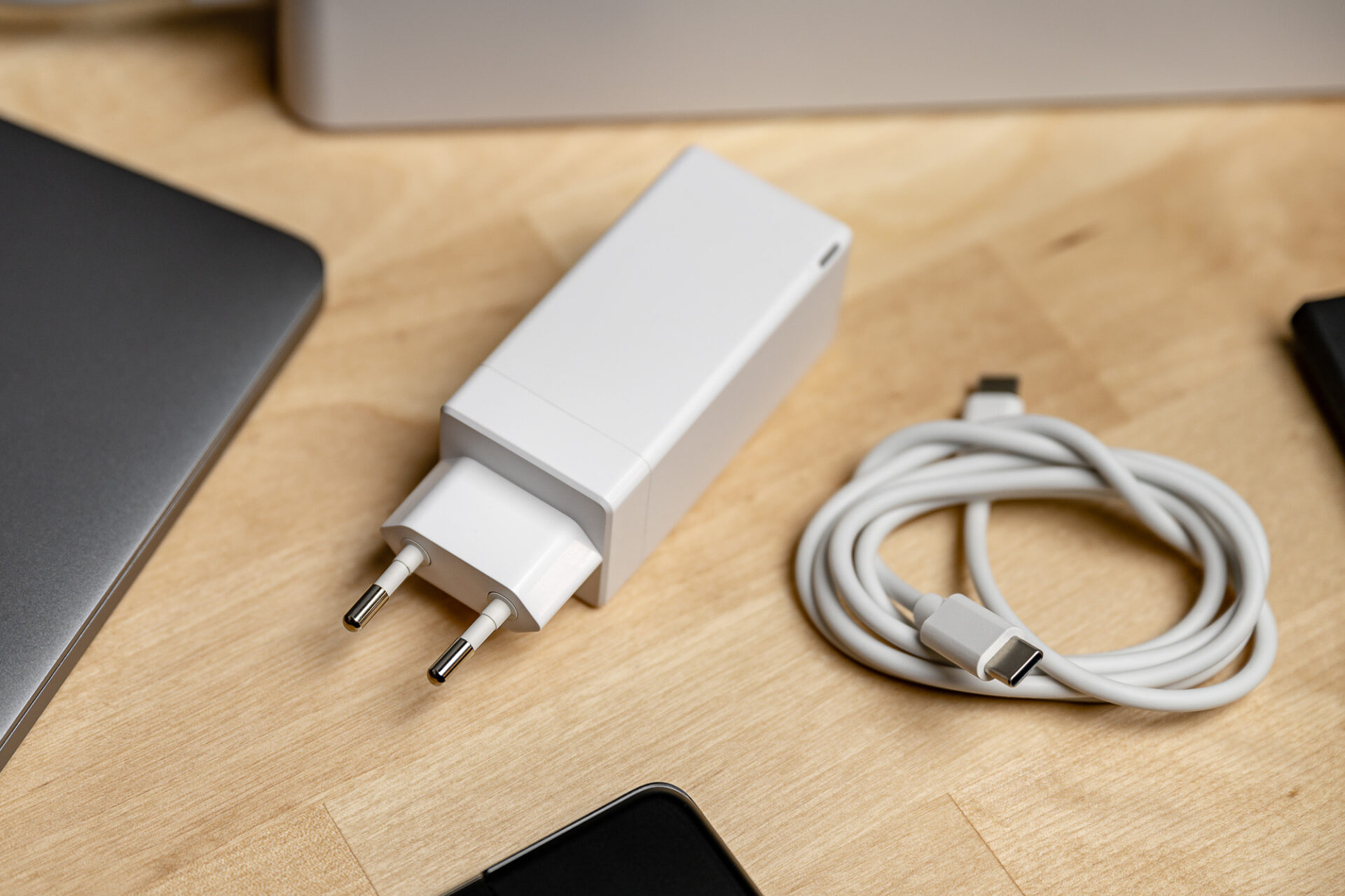 newell-gan-tech-quick-ladeger-t-65w-2x-usb-c-usb-a image 7